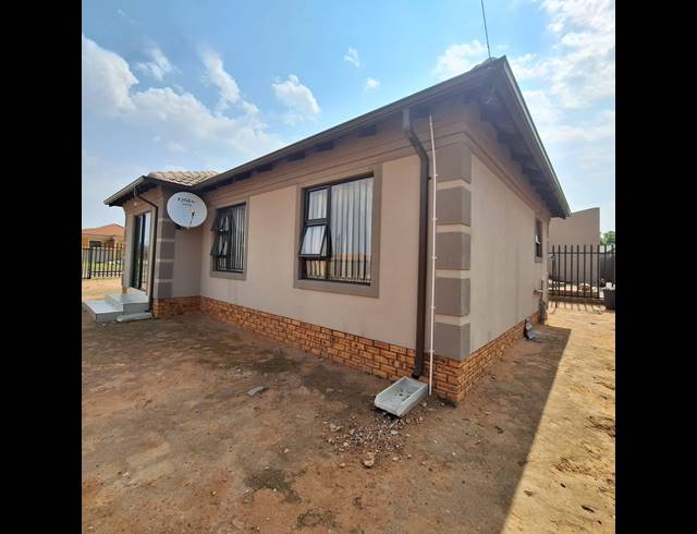 3 BEDROOM HOUSE FOR SALE IN BERGSIG